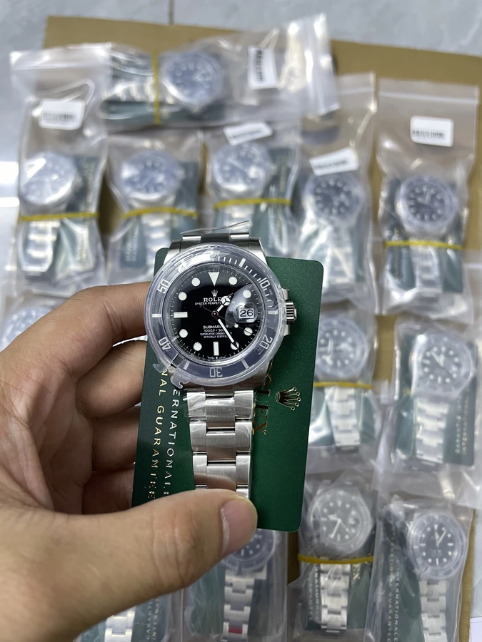 View black dial watch photo